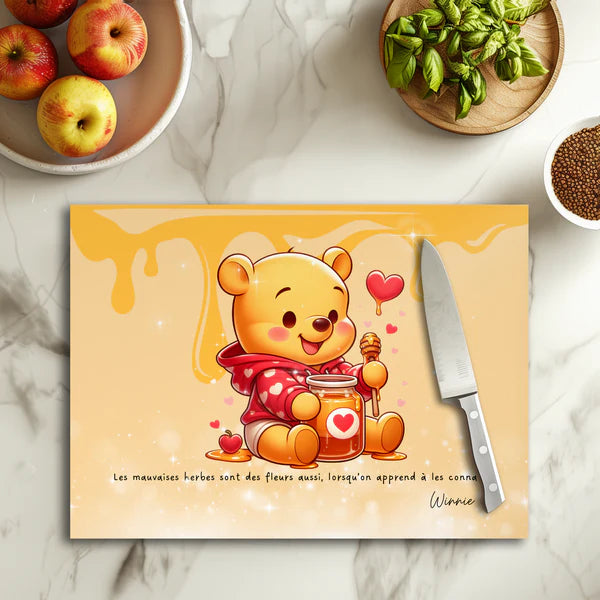 🍯🐻 Planche à découper Winnie l’Ourson – Douceur du Bois des Rêves Bleus – Verre 20 × 28,5 cm