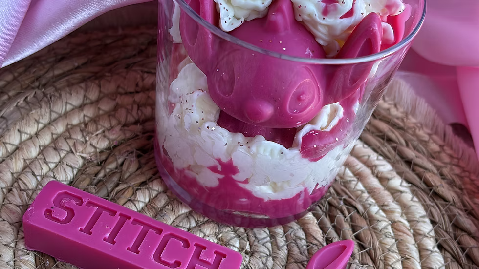 🪄 Bougie Stitch & Coulis – Collection Gourmande