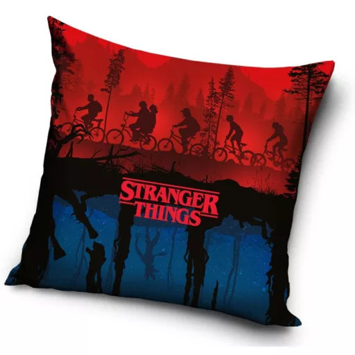 🌌 Coussin décoratif – Stranger Things Upside Down – 40 × 40 cm