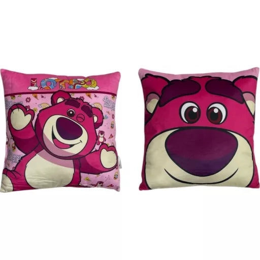 🧸 Coussin décoratif – Lotso Disney Toy Wars – 38 × 38 cm
