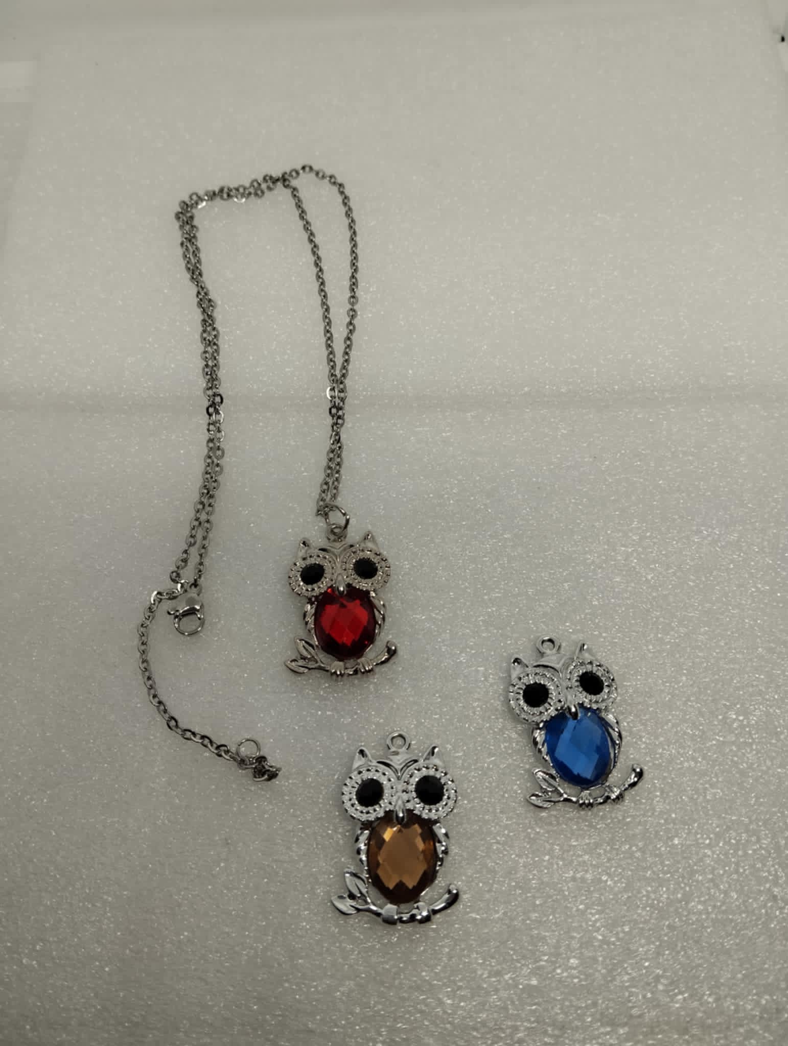 🦉✨ Collier Hibou en Verre – Rouge, Bleu & Jaune
